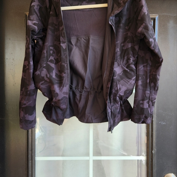 Lululemon Pack‎ It Up JacketIncognito Camo - Picture 4 of 13
